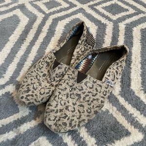 Toms cheetah slip ons